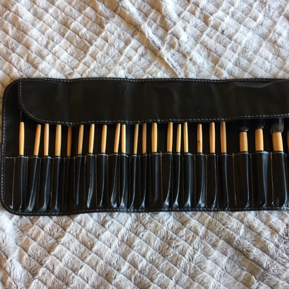 Packaway Brush Set (24 brushes) - Picture 6 of 7